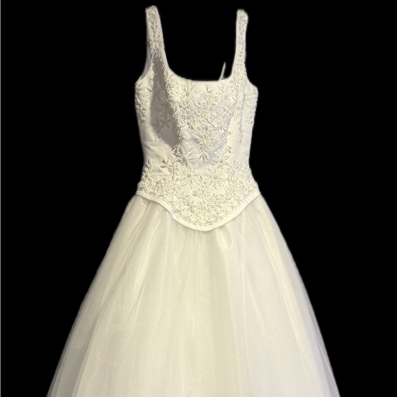 Dresses & Skirts - Vintage, White Sleeveless Wedding Gown with beaded bodice and full tulle skirt